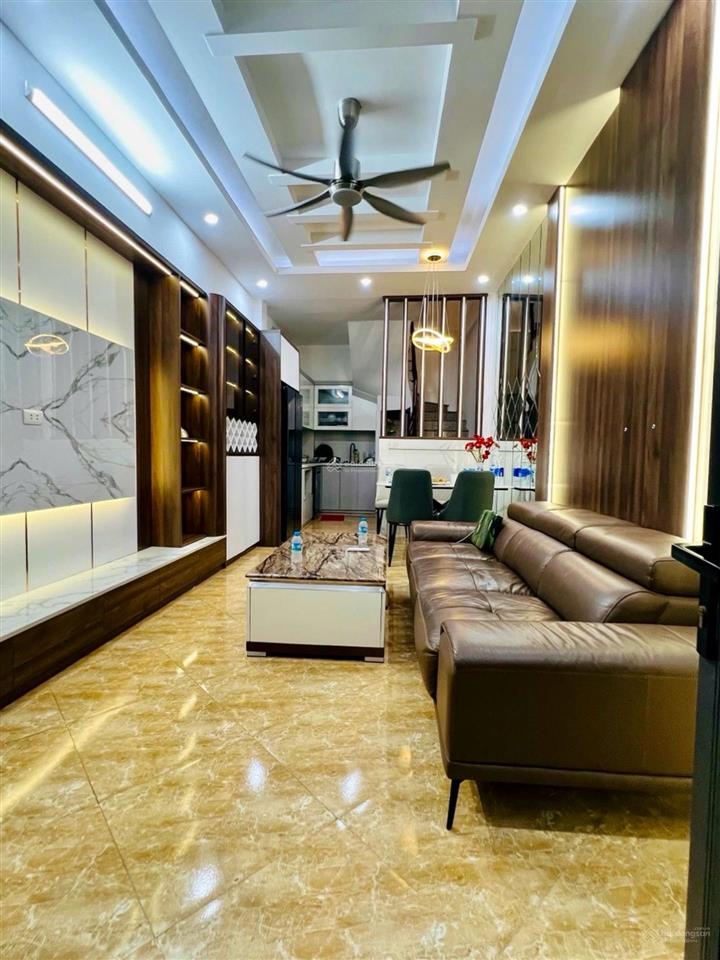 Nhà mới cầu giấy 32m (sd 37m) 5 tầng full nội thất giá chỉ 13 tỷ