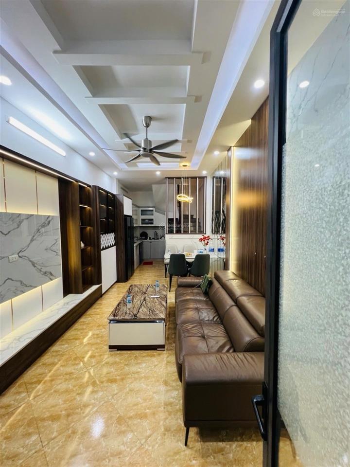 Nhà mới cầu giấy 32m (sd 37m) 5 tầng full nội thất giá chỉ 13 tỷ