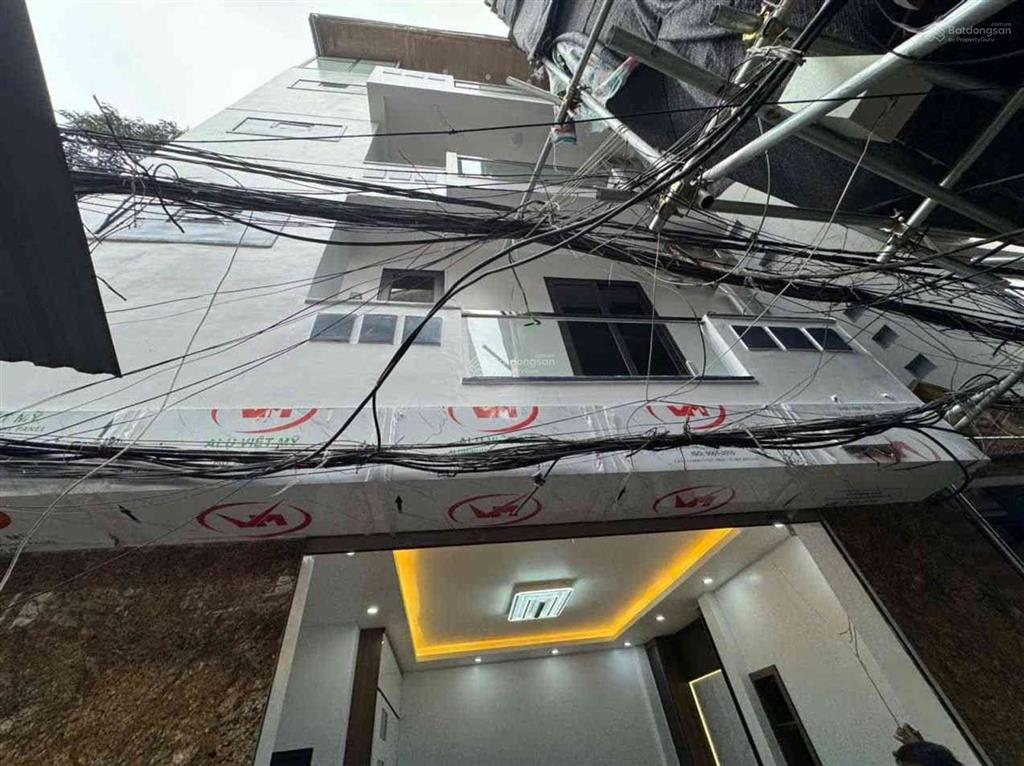 Nhà đẹp cầu giấy 35m 5 tầng ô tô đỗ cửa giá chỉ 10,3 tỷ