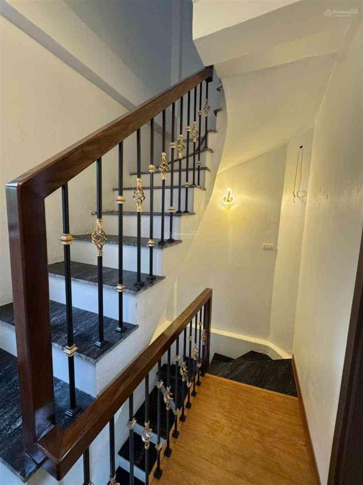 Nhà đẹp cầu giấy 35m 5 tầng ô tô đỗ cửa giá chỉ 10,3 tỷ