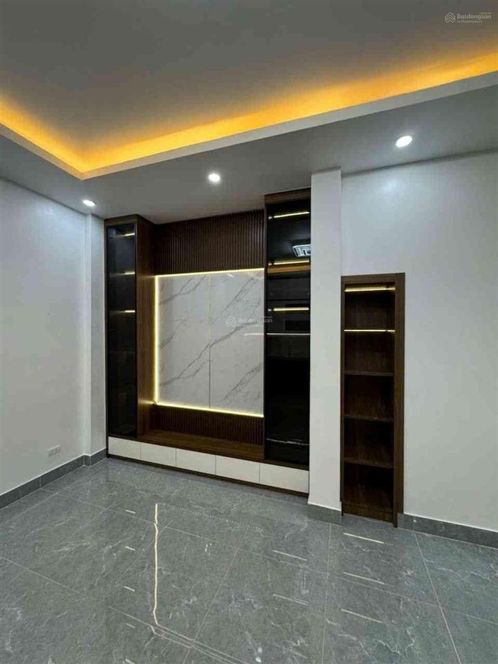 Nhà đẹp cầu giấy 35m 5 tầng ô tô đỗ cửa giá chỉ 10,3 tỷ