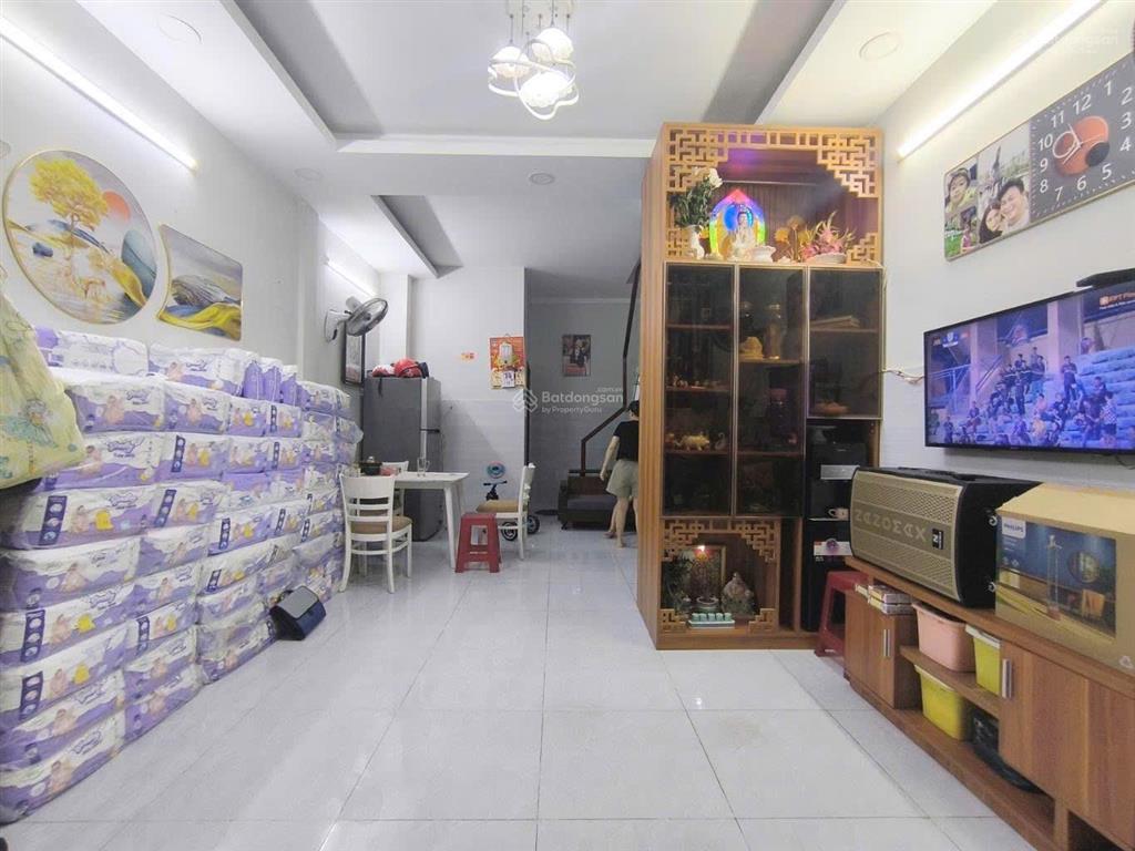 Ngân hàng phát mại 21m2 chỉ 2.x tỷ 2 tầng btct  2pn  sát mặt tiền phú nhuận  dọn vào ở ngay