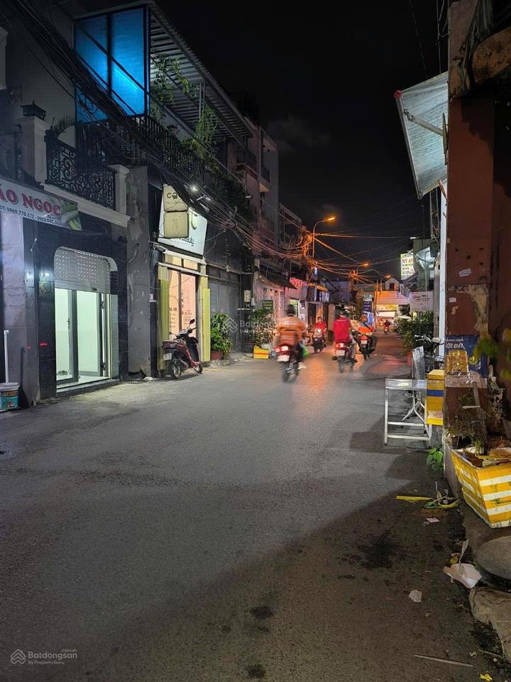 Ngân hàng phát mại 21m2 chỉ 2.x tỷ 2 tầng btct  2pn  sát mặt tiền phú nhuận  dọn vào ở ngay