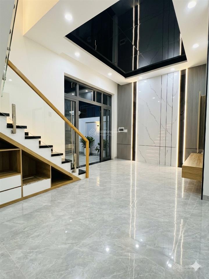 Nhà 4 tầng lã xuân oai  170m2 sàn  10m ra mặt tiền  xe hơi quay đầu