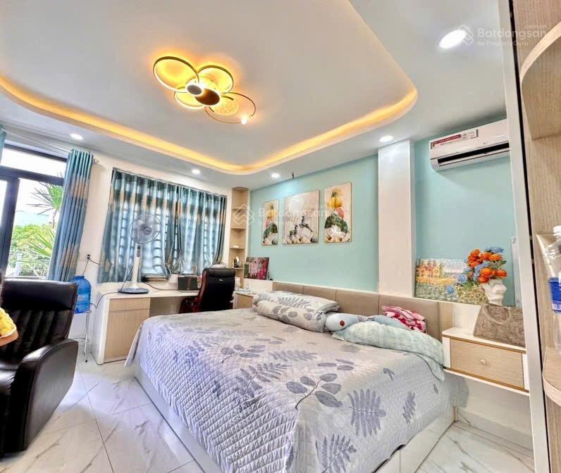 Chủ gấp bán trong tháng  nhà 4 tầng 4pn ngay man thiện  hxh giá nhỉnh 7tỉ