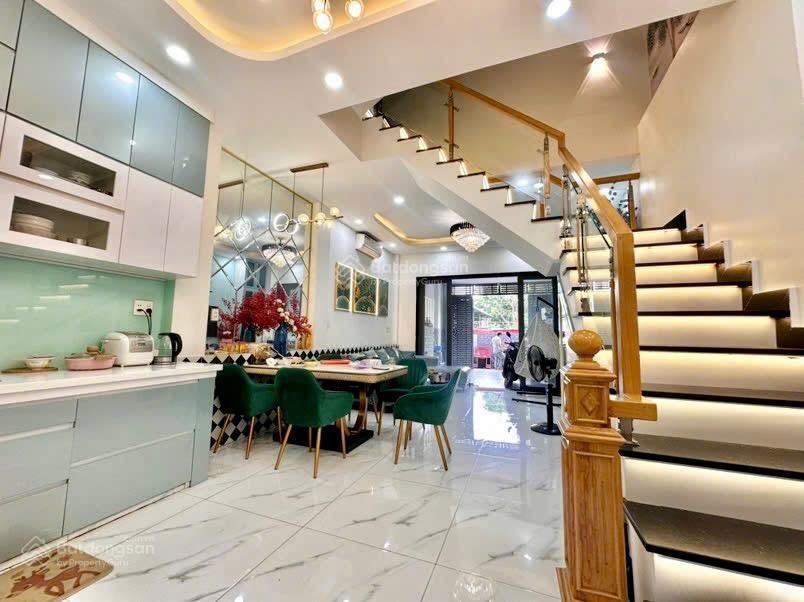 Chủ gấp bán trong tháng  nhà 4 tầng 4pn ngay man thiện  hxh giá nhỉnh 7tỉ