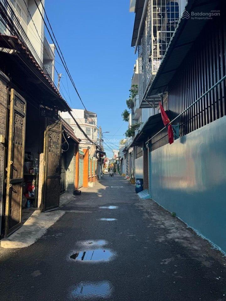 Nhà đẹp sát chợ 339  72m2  có phòng ngủ trệt  sân để ô tô  giá cực tốt