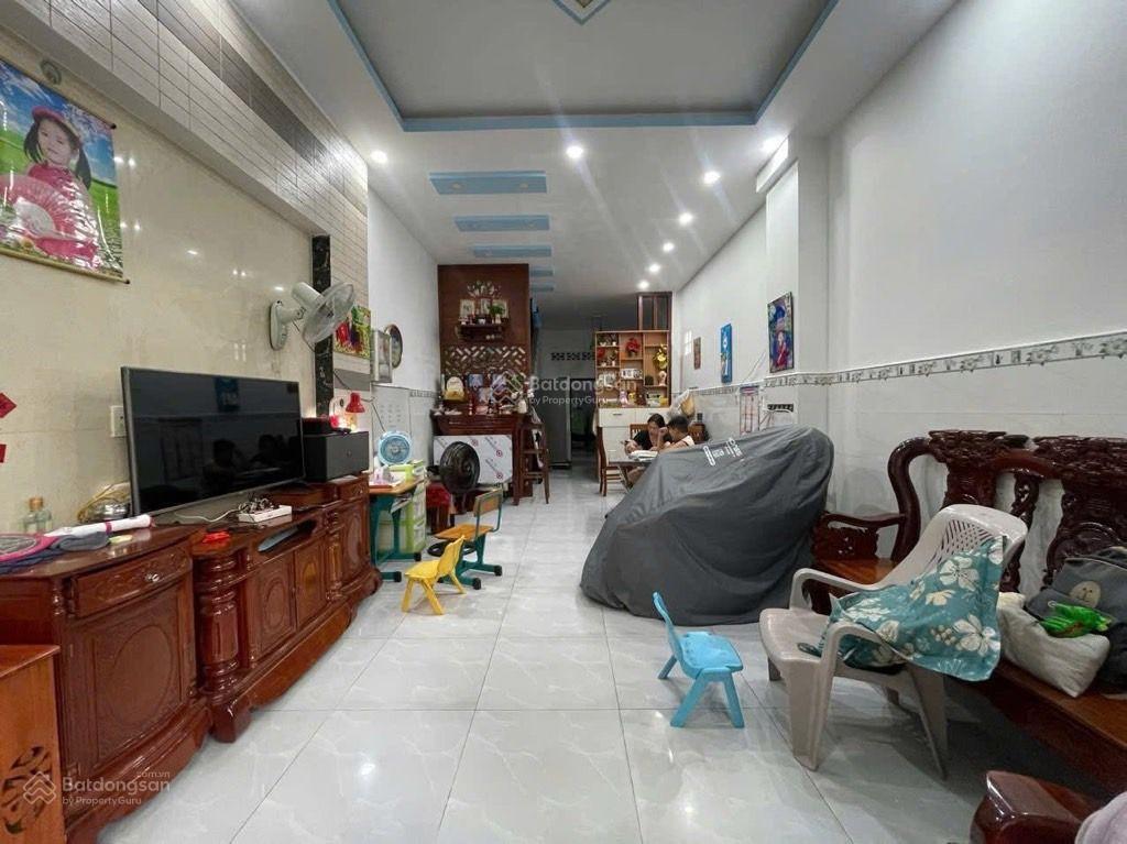 Nhà đẹp sát chợ 339  72m2  có phòng ngủ trệt  sân để ô tô  giá cực tốt