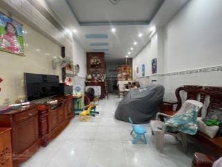 Nhà đẹp sát chợ 339  72m2  có phòng ngủ trệt  sân để ô tô  giá cực tốt