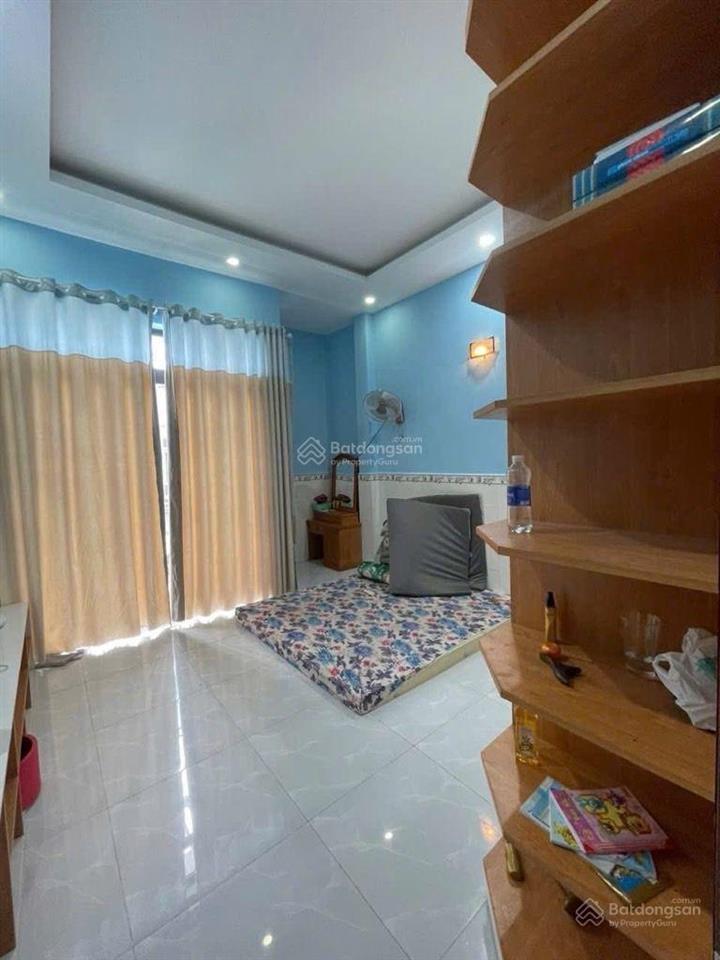 Nhà đẹp sát chợ 339  72m2  có phòng ngủ trệt  sân để ô tô  giá cực tốt