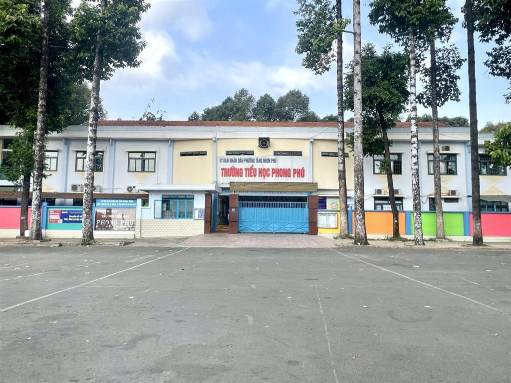 Siêu phẩm ngang 6.6m cực hiếm  3 tầng btct  sát chợ tăng nhơn phú b giá 7,5đ