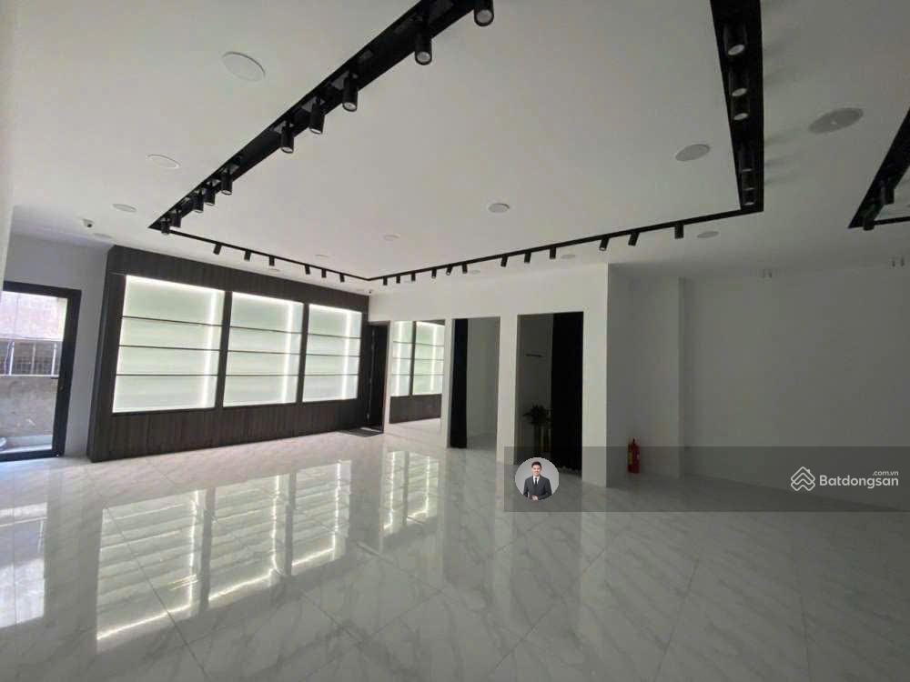Bán nhà khan hiếm mặt tiền 17m hai bà trưng, quận 1  dt 17x25m  2 tầng  giá 150 tỷ