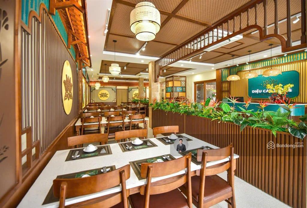 Cần bán nhà hàng chay mt huỳnh lan khanh, quận tân bình  10x20m  4 tầng  50 tỷ