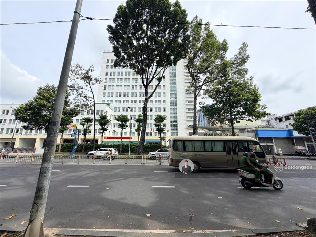 Siêu phẩm mặt tiền trần hưng đạo, quận 1  dt 4x18m  6 tầng có thang máy  hđt 120tr  40 tỷ