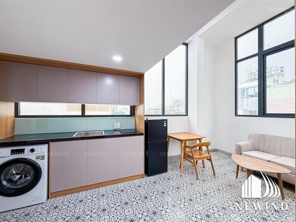 Cho thuê căn phòng view sài gòn cực đẹp gác bancol kế rmit, him lam, sunrise city, quận 7 kế quận 4