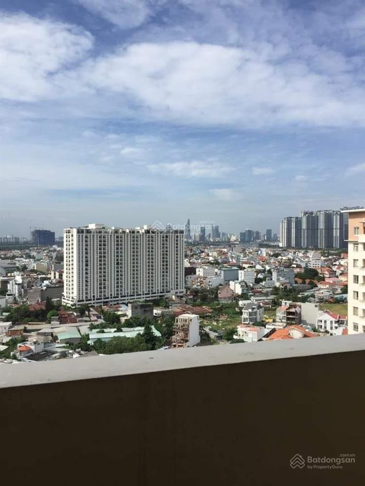 Nguyên căn chung cư, lầu cao, view đẹp, rộng và rất thoáng.