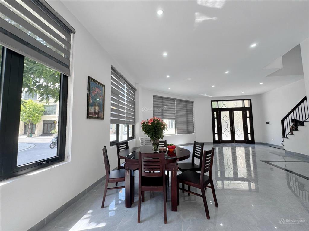 Cho thuê biệt thự căn góc trung tâm san hô 14, vinhomes ocean park 2