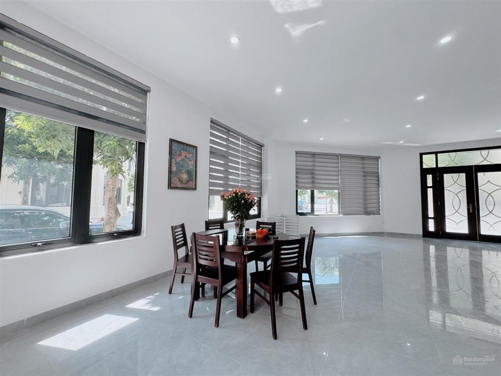 Cho thuê biệt thự căn góc trung tâm san hô 14, vinhomes ocean park 2