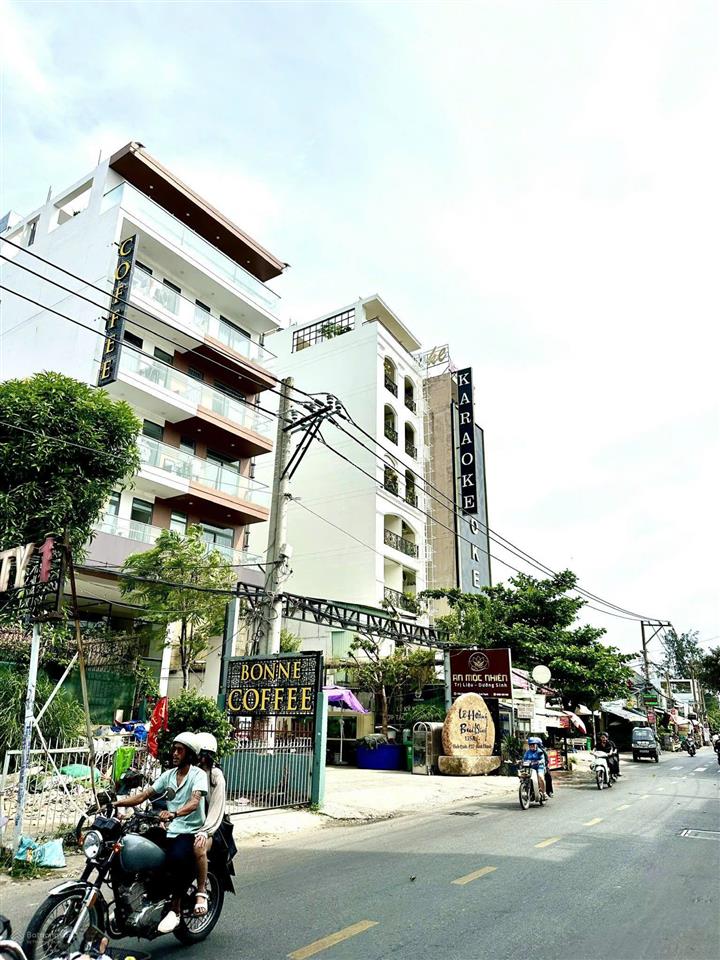 Bán nhà 135a bình quới đang cho thuê chdv dòng tiền cao 5% năm dt (11.5x30) hầm 7 tầng view sông