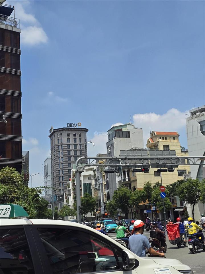 Ngộp bank thanh lý tòa nhà mt nguyễn văn trỗi 25x26m, hầm 3 tầng, hđ thuê 400tr/th, 125 tỷ