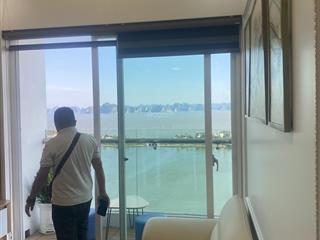 Căn 2 ngủ dt 63,5 m2 tầng 15 view trực diện vịnh hạ long, có sổ giá 3 tỷ2 bao phí cn view cực đẹp