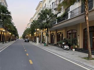 Chà là 58,5m²
hướng tây bắc
mặt tiền 4,5m
sẵn sổ
giá 8,05 tỷ bao phí