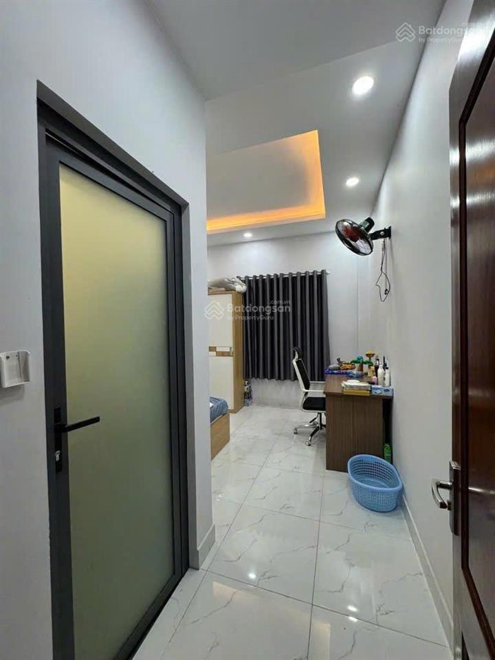 Bán nhà thạch lam quận tân phú , hẻm 8m , dt 4mx17m , đúc 2 lầu shr chủ gấp bán