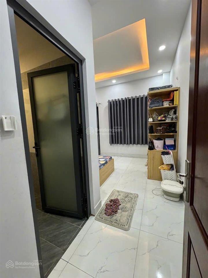 Bán nhà thạch lam quận tân phú , hẻm 8m , dt 4mx17m , đúc 2 lầu shr chủ gấp bán