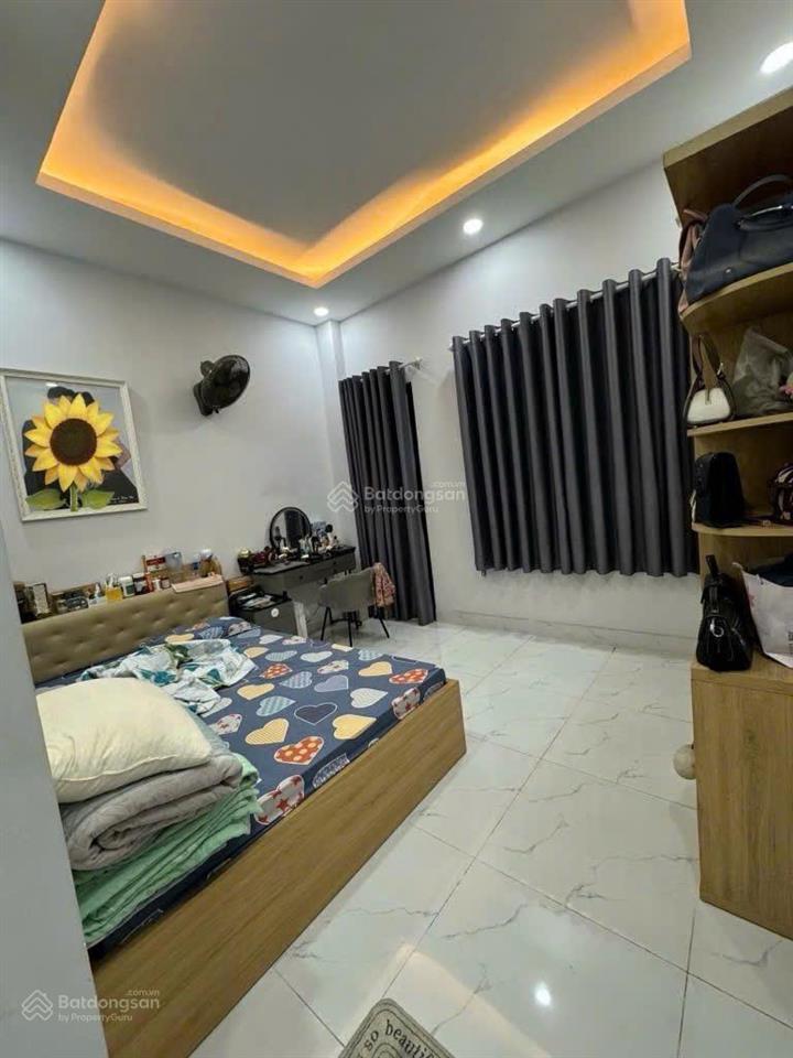 Bán nhà thạch lam quận tân phú , hẻm 8m , dt 4mx17m , đúc 2 lầu shr chủ gấp bán