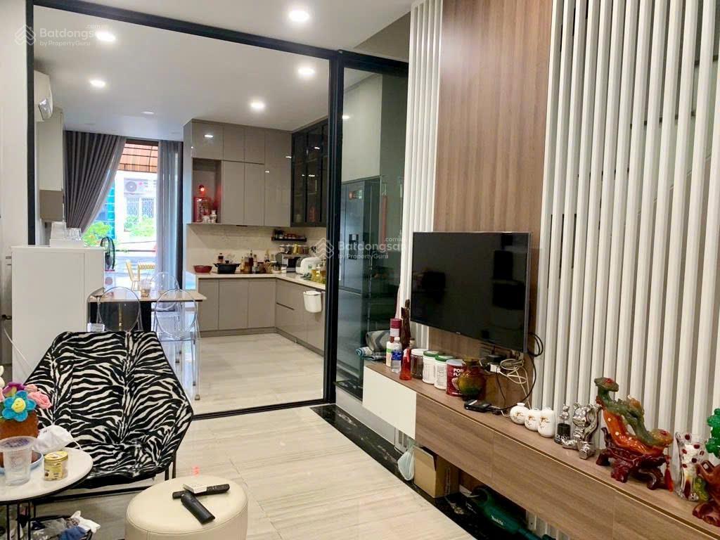 Nhà mặt tiền thái phiên quận 11  57m2  4 lầu 4pn shr chỉ nhỉnh 17 tỷ tl mạnh