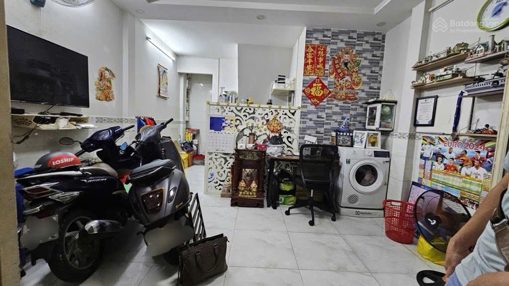 Chỉ 2 tỷ 750tr  nhà bình thới quận 11  24m2  đúc 1 lầu shr ko quy hoạch