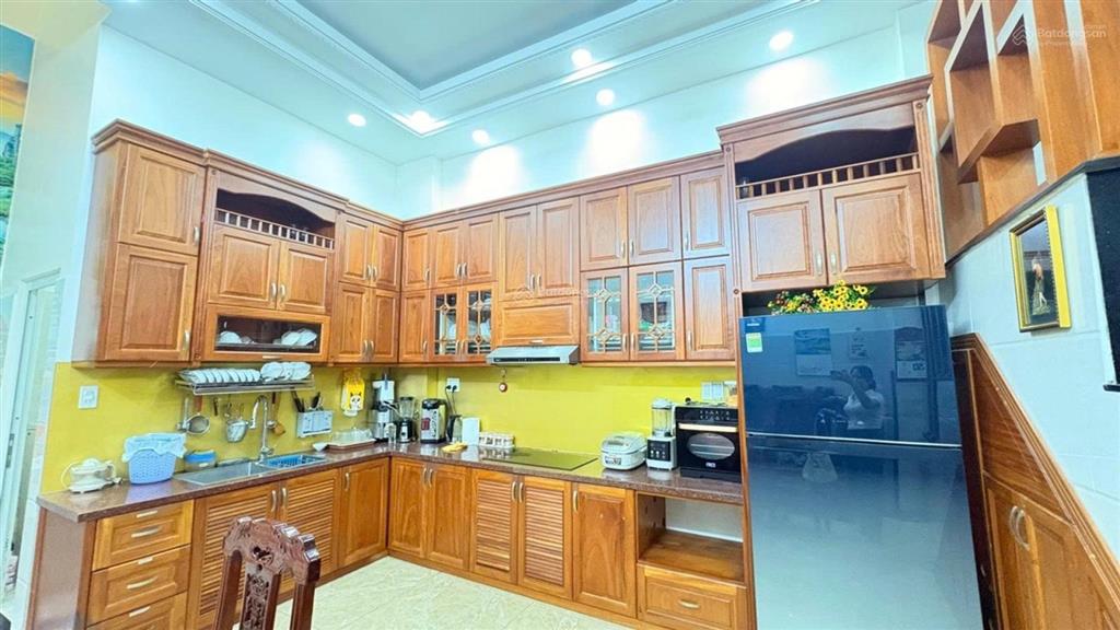 Bán nhà phạm đăng giảng q.bình tân  dt 5m x 13m  3 lầu 4pn sổ riêng giá chỉ  5,65 tỷ
