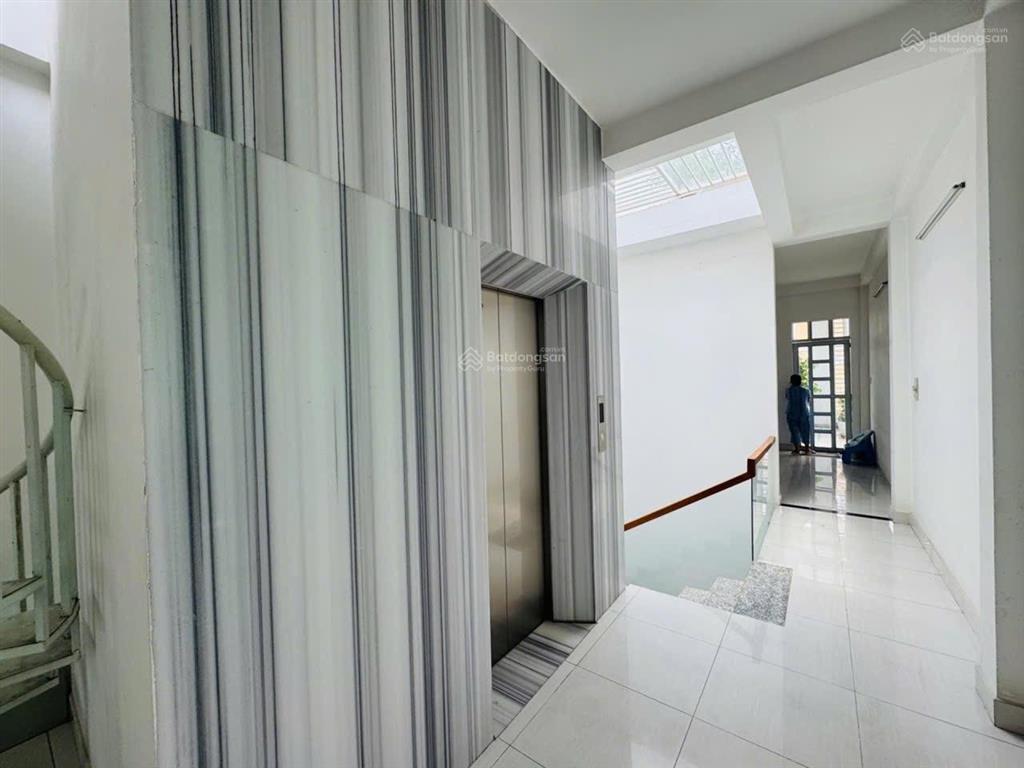 Nhà mặt tiền nguyễn văn luông quận 6  4m x 25,5m  5 lầu thang máy  giá 23 tỷ 98 siêu rẻ