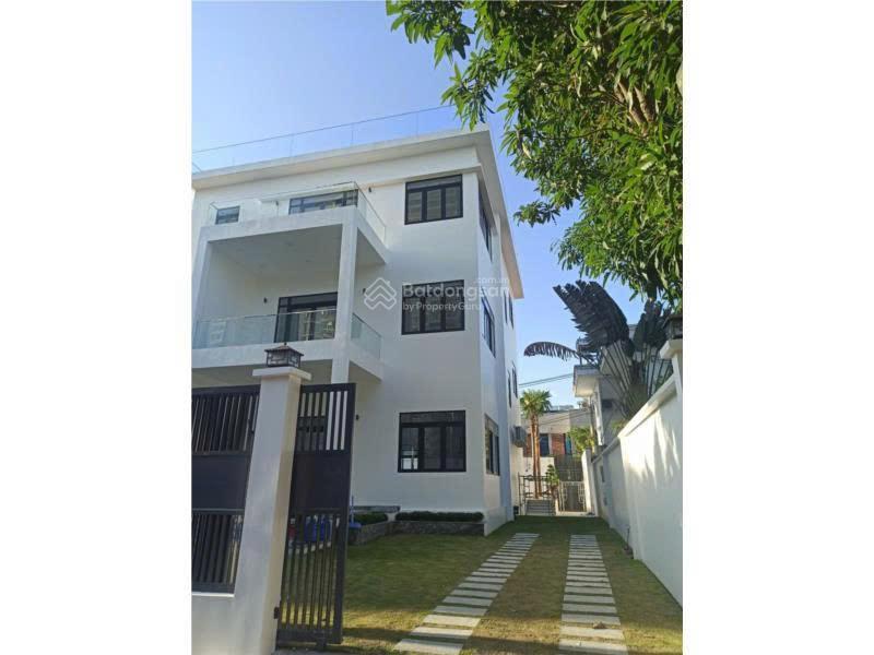Villa compound. quốc hương thảo điền q2.dt 16,5 x30 kết cấu 3 tầng sân vườn .120 ty hdt 5500usd