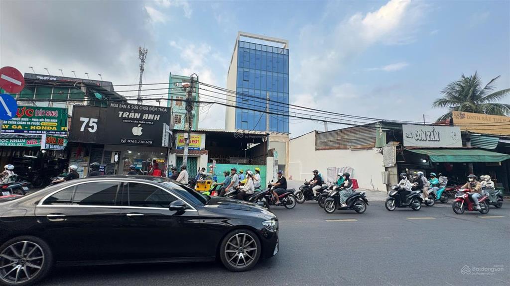 Cho thuê tòa nhà vp phan đăng lưu p6 bình thạnh. dt 10x26m 4 tầng. giá 120 triệu