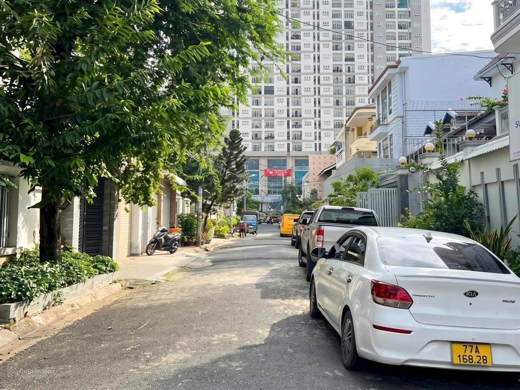 Biệt thự ngay vincom nguyễn xí, p26 bình thạnh, dt 10x18, 3 tầng. 25ty6 hdt 60 triệu