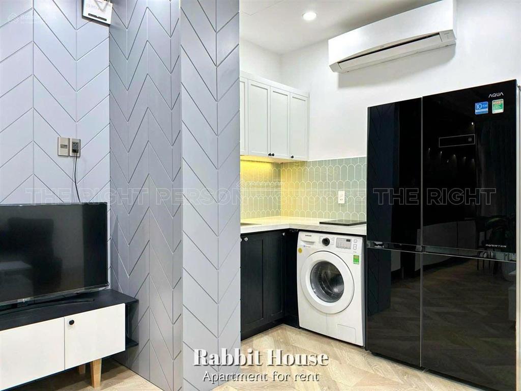 Cho thuê căn hộ 2pn ban công gần vòng xoay lăng cha cảbờ kè hoàng sa trường sachợ phạm văn hai