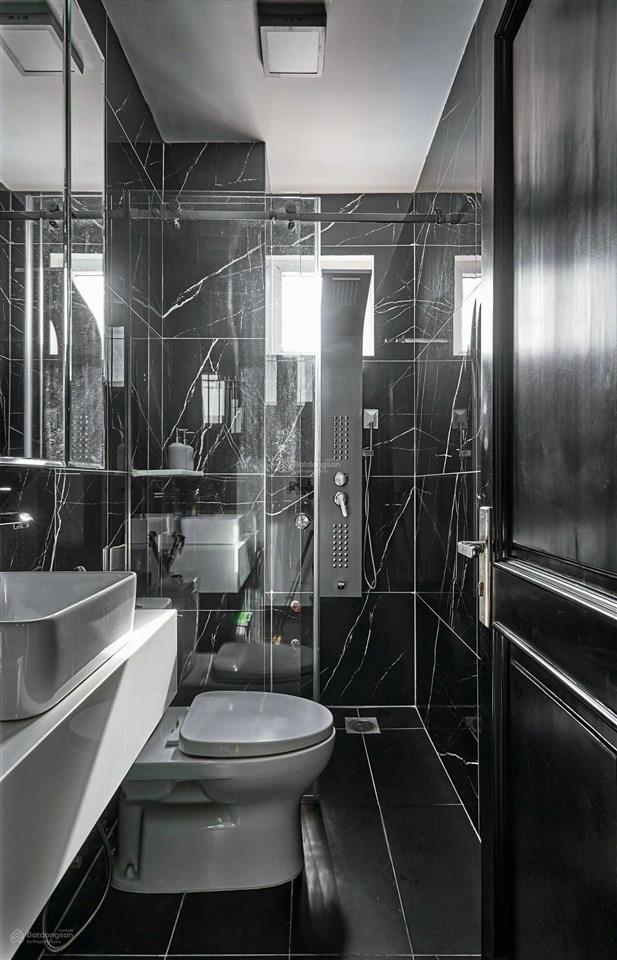 Studio ban công gần vòng xoay lăng cha cả tân bình  bờ kè hoàng sa trường sa  chợ phạm văn hai