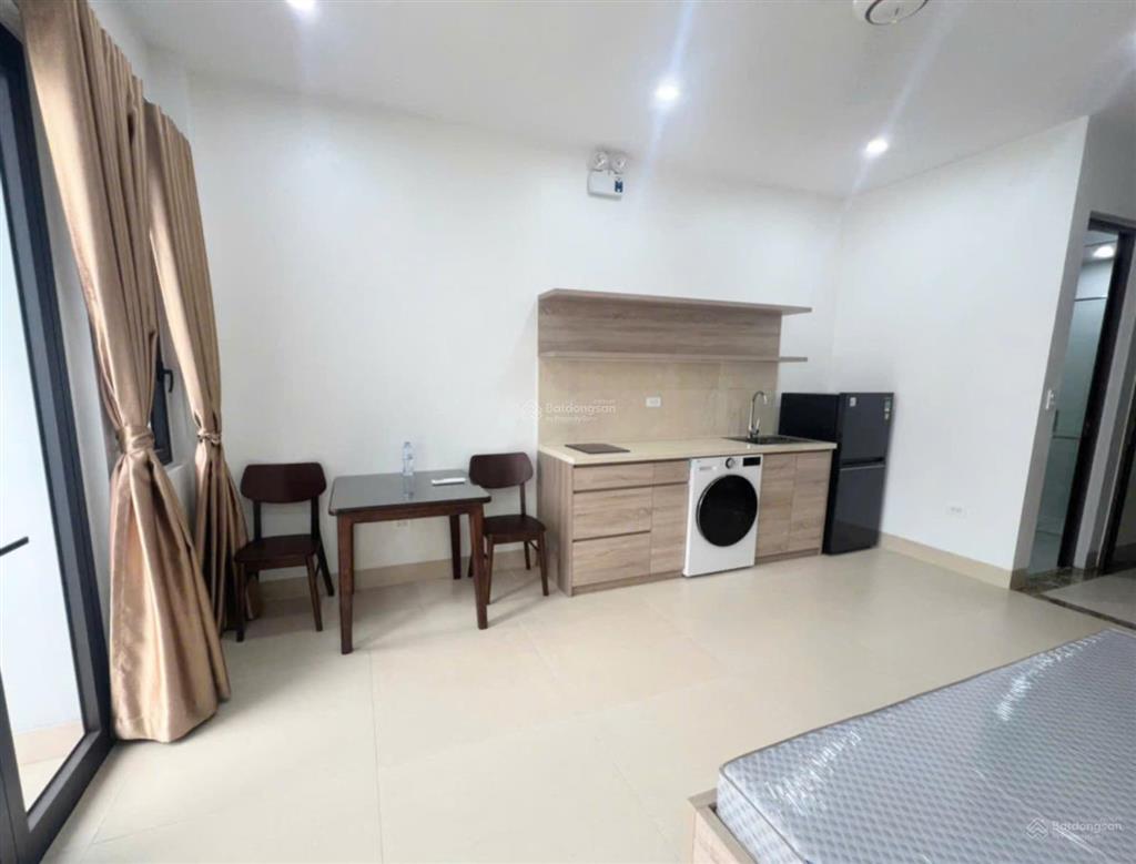 Cho thuê ccmn mới ngay mặt đường võ chí công, full đồ