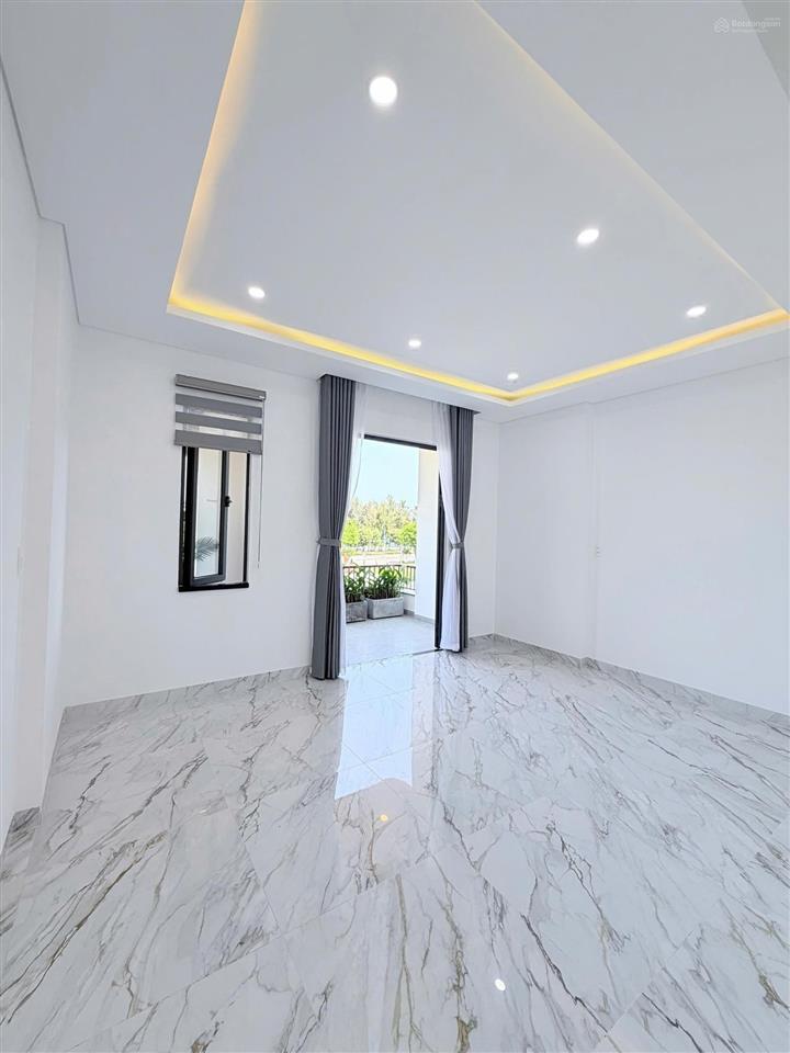 Bán nhà 4 tầng gần biển nguyễn tất thành trần bích san view biển