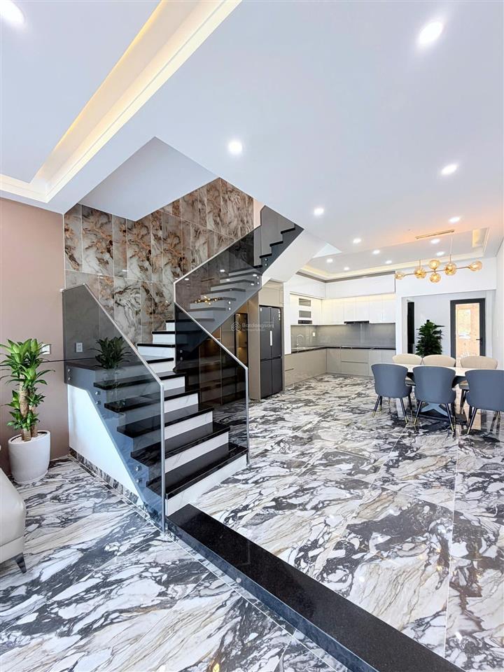 Bán nhà 4 tầng gần biển nguyễn tất thành trần bích san view biển
