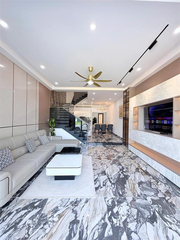Bán nhà 4 tầng gần biển nguyễn tất thành trần bích san view biển