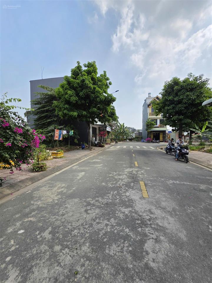Bán nhà 1t2l 5x12m, đường d5 kdc phúc đạt p.tân đông hiệp gần vincom 550