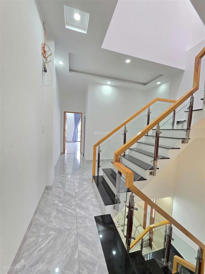 Bán nhà mới 1t 2l 4x17m, đường d1 kdc lê phong bình chuẩn 1 p. bình chuẩn, full nội thất