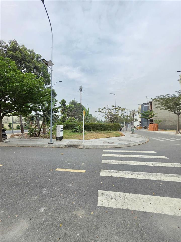 Bán lô góc kế công viên 6.514.6m, đường d2 kdc icon central p.tân đông hiệp