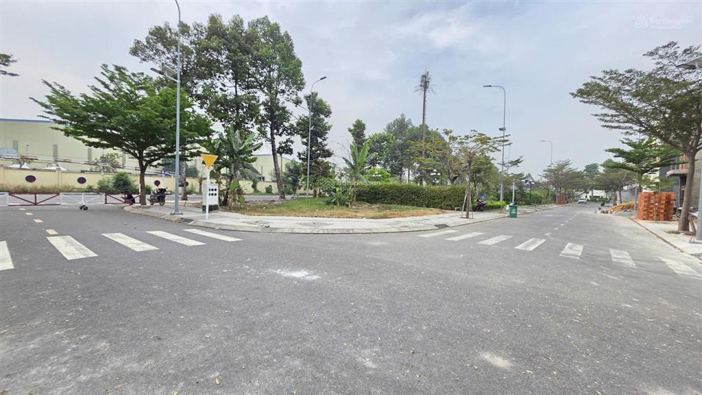 Bán lô góc kế công viên 6.514.6m, đường d2 kdc icon central p.tân đông hiệp