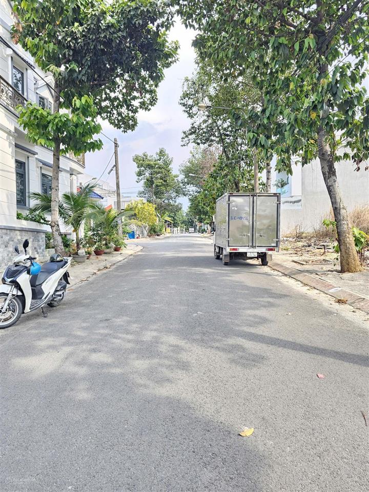 Bán đất 5x20m, đường d11 kdc bicosi p.tân đông hiệp gần bờ hồ