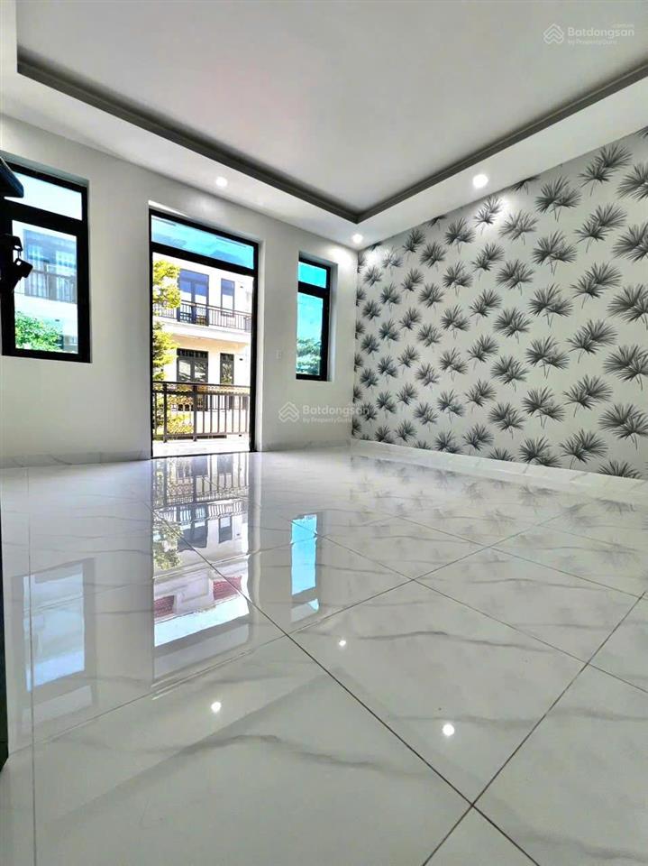 Bán nhà mới 1t2l kế công viên 5x12m, đường n2 kdc u&i full nội thất (giá rẻ, hoàn công)