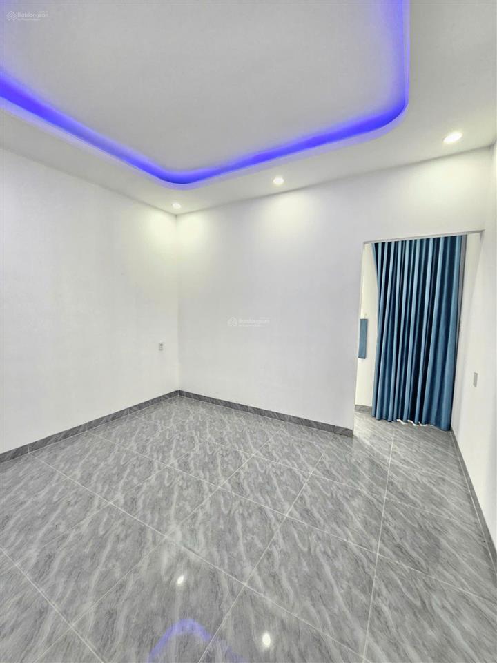 Bán nhà mới 1t2l 4x15m, đường d2 kdc icon central, full nội thất (giá rẻ, như căn góc)