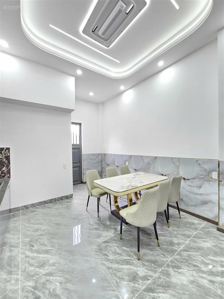Bán nhà mới 1t2l 4x15m, đường d2 kdc icon central, full nội thất (giá rẻ, như căn góc)
